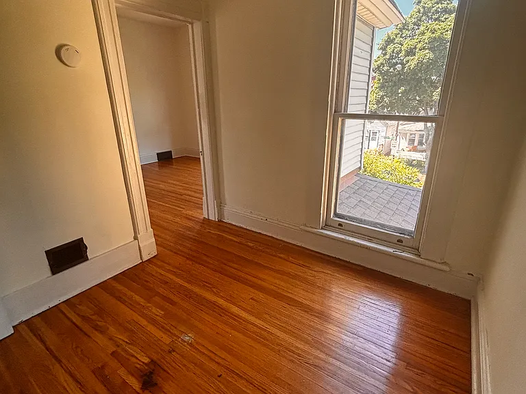 295 W Tupper St #2 — Photo 4