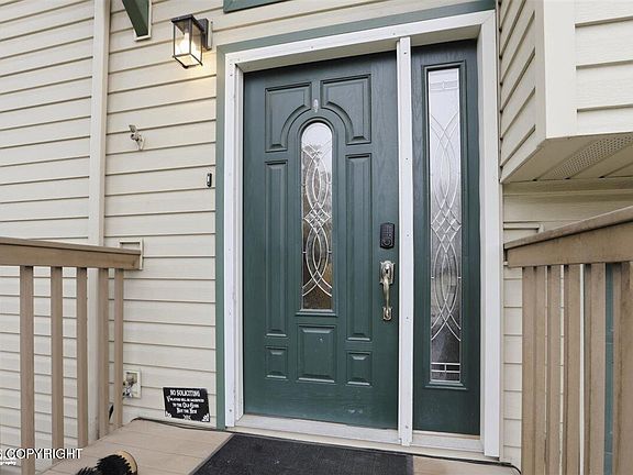 3rd image of 827 Norman St