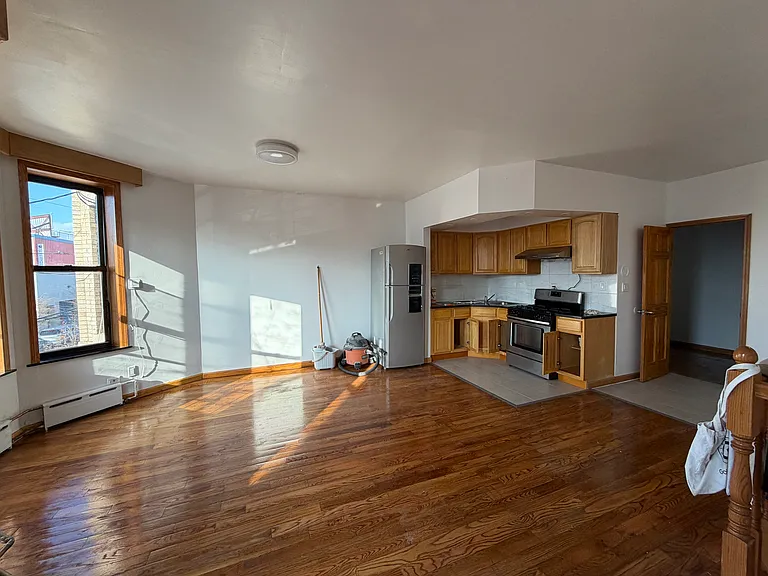 2857 W 20th St #2 — Photo 8