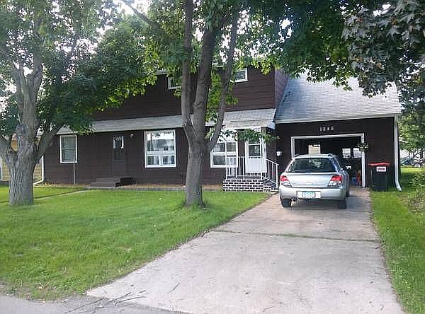 Attached 1 stall garage