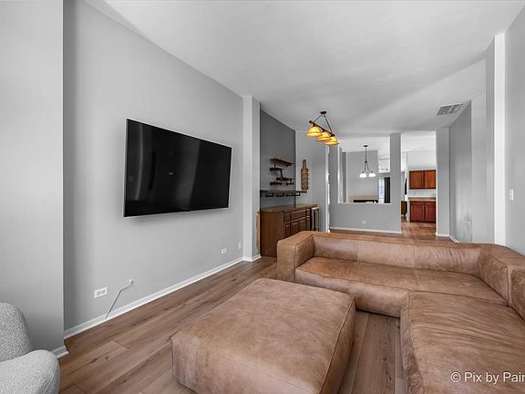 2nd image of 2449 Wilton Ln #2449