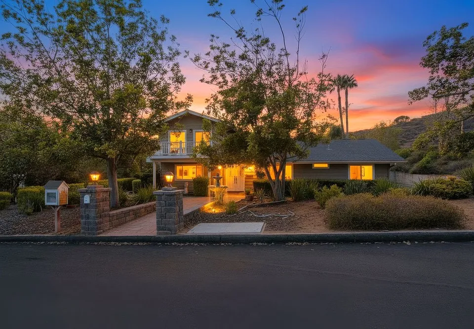 2039 Lemon Ave