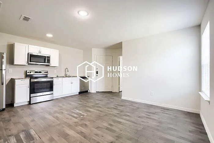 3 bed, 2.0 bath, 872 sqft, $875 — Photo 4