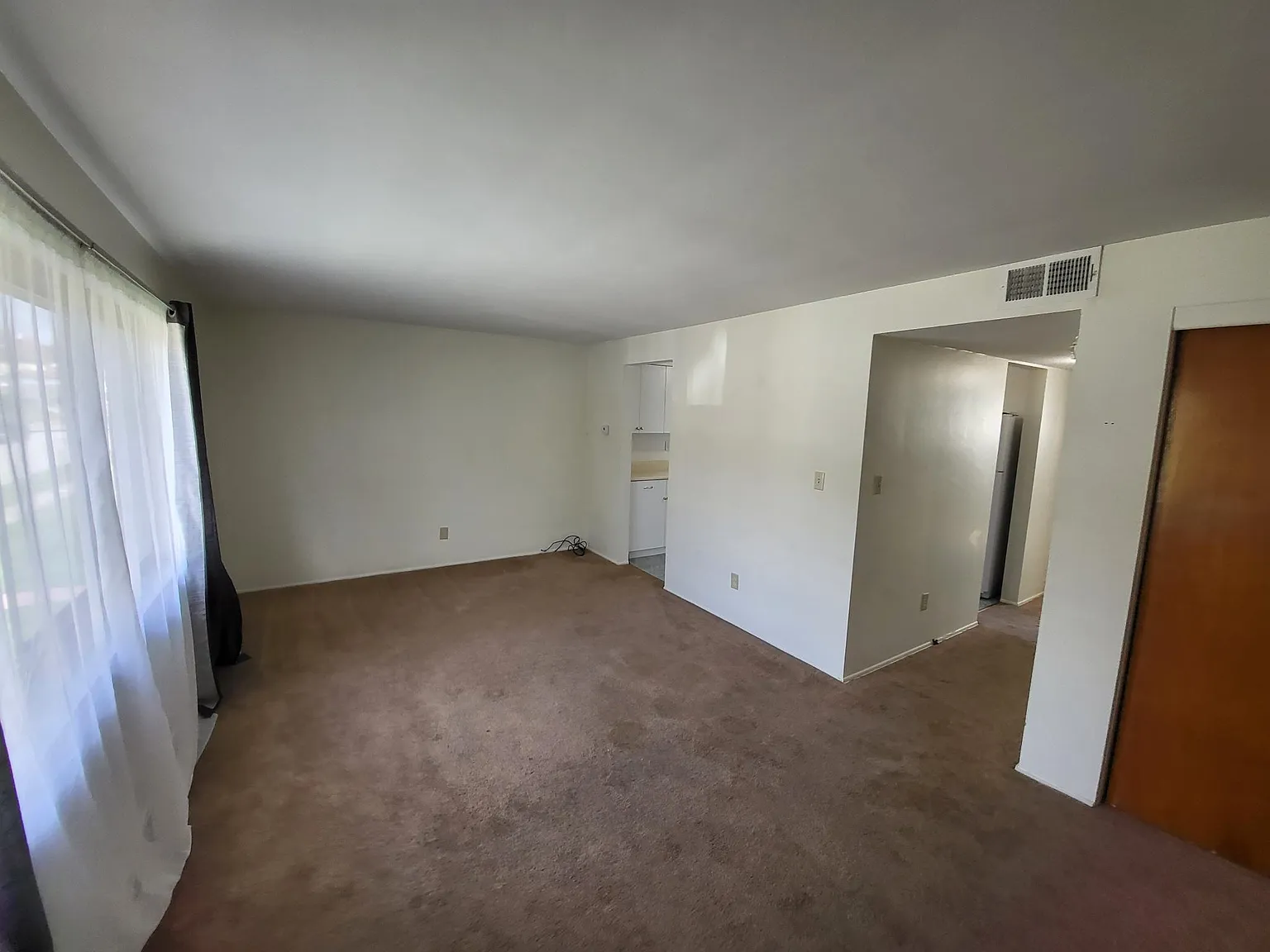 330 Rosslyn Ave APT 2 photo 1
