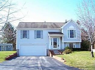 8 Yankee Ct, Rochester, NY 14624