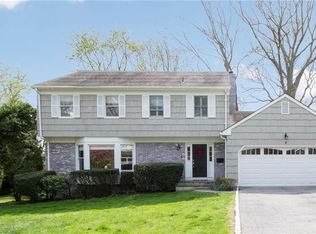4 Dalphin Dr, Rye, NY 10580