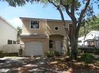 9820 NW 2nd Ct, Plantation, FL 33324