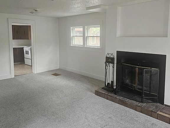 3rd image of 405 5th Ave NW