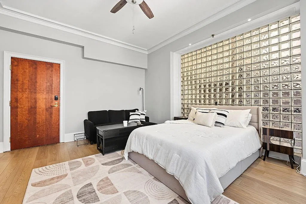 Studio, 1.0 bath, 380 sqft, $2,000 — Photo 1