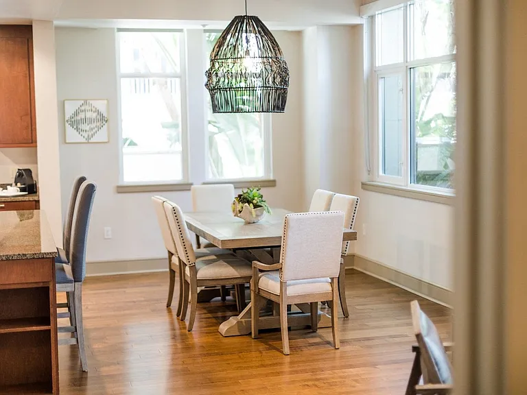 Wilshire Victoria Westwood Apartments — Photo 43