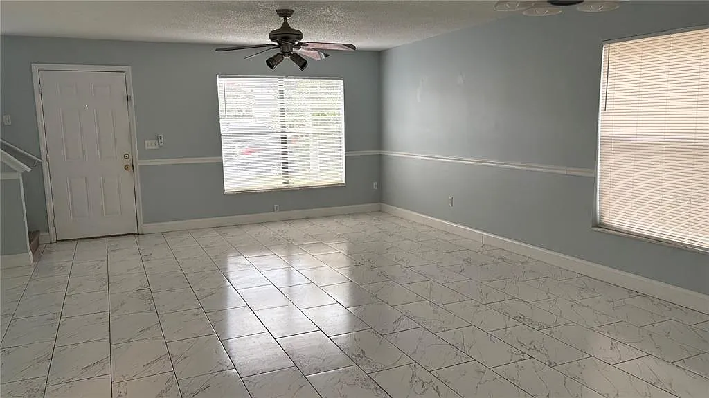 3 bed, 2.5 bath, 1307 sqft, $1,800 — Photo 3
