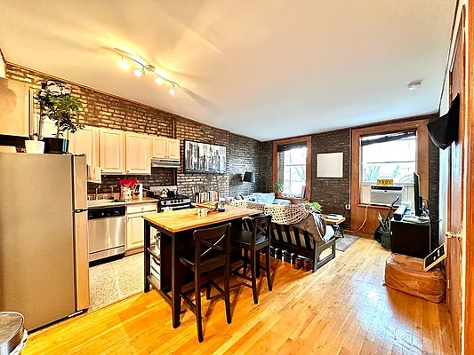 Rented by Zjama Realty Corp | media 3