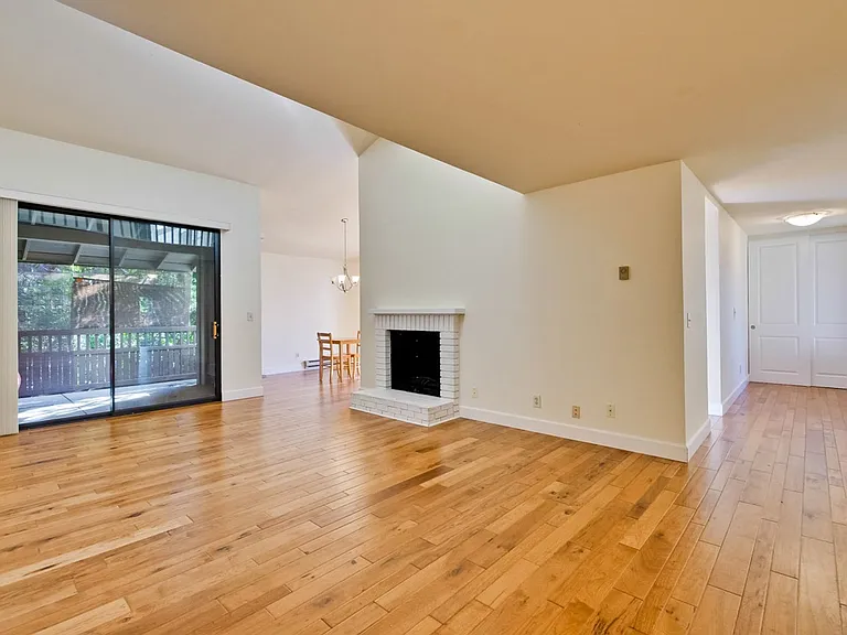 2040 W Middlefield Rd #2 — Photo 9