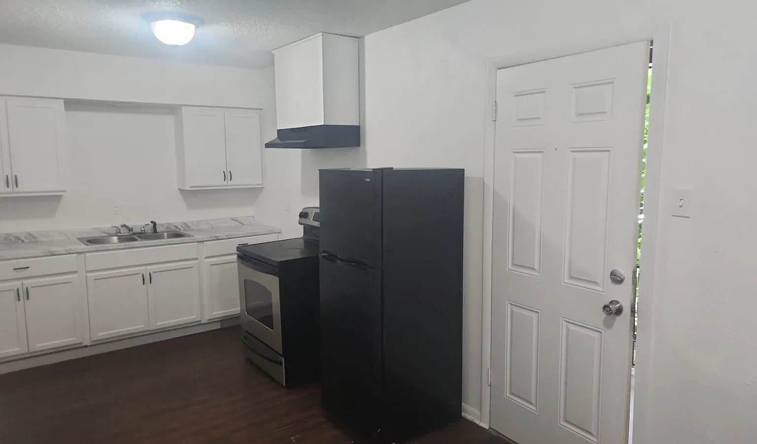 1 bed, 1100 sqft, $1,000 — Photo 2