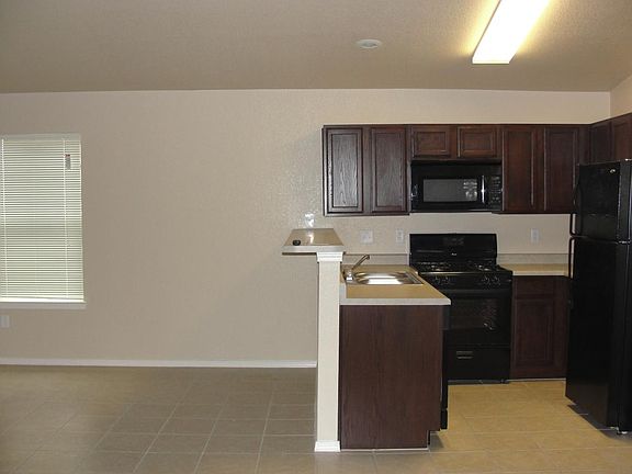 5th image of 10521 Silvercloud Dr