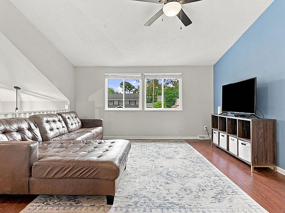3rd image of 105 Flicker Ln