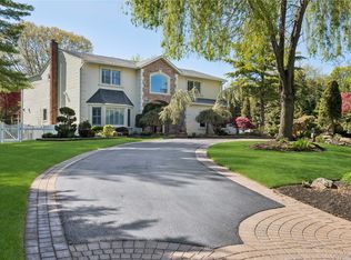 70 Laurel Court, Laurel Hollow, NY 11791