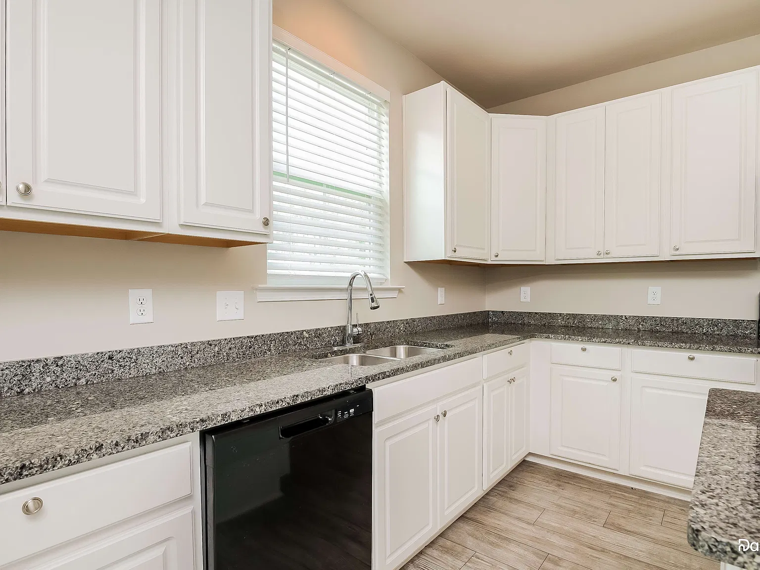 3 bed, 2.5 bath, 2964 sqft, $2,490 — Photo 4