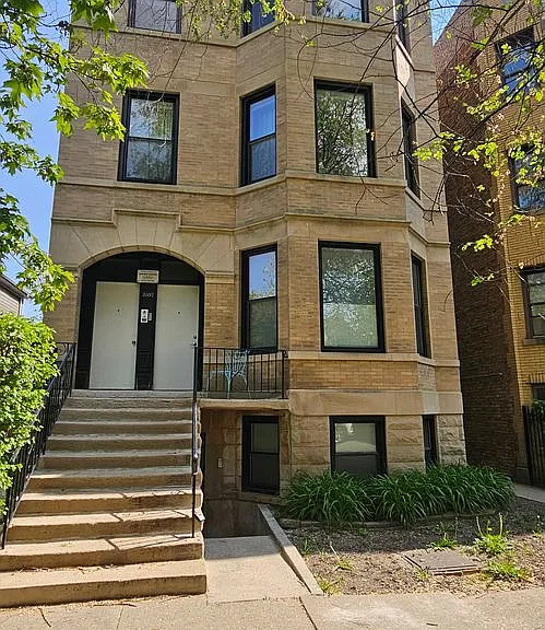 2952 W Nelson St — Photo 1
