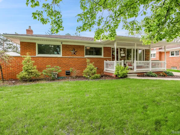 2951 Longmeadow Dr, Trenton, MI 48183