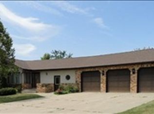 1115 Sunset Cir, Marshall, MN 56258