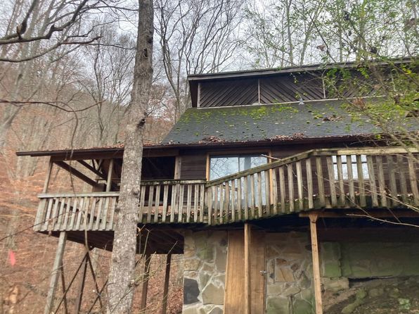 248 Twin Oaks Dr, Pikeville, KY 41501
