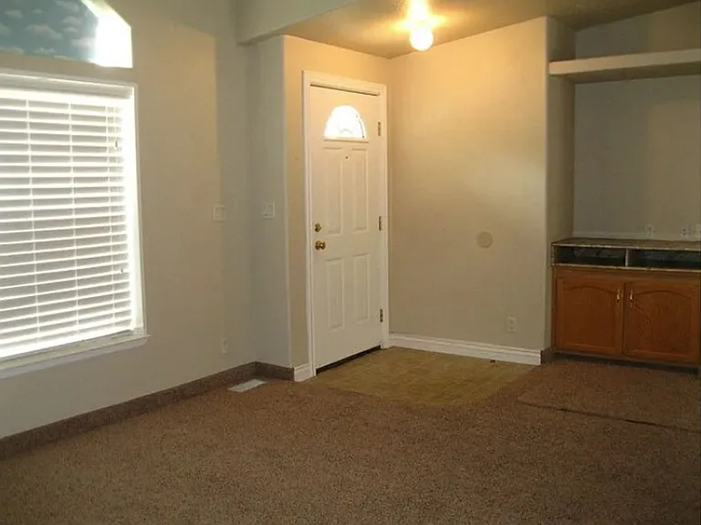 311 N Highland Dr — Photo 3