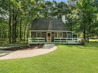 122 Ridge Dr, Milford, PA 18337