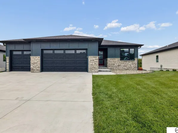 915 Hackberry St, Bennet, NE 68317
