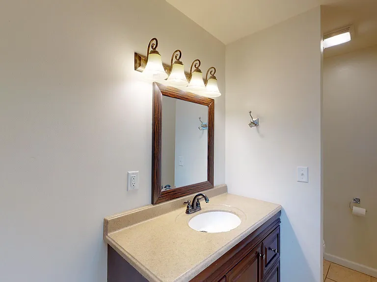 Master Bedroom Bathroom