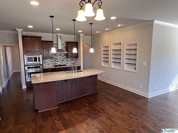 5th image of 239 Balota St