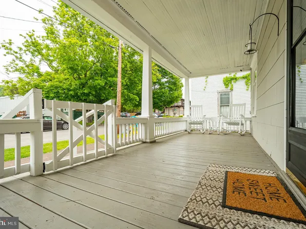 143 Walnut St, Friendsville, MD 21531