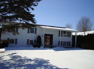 15 Smith St, Rouses Pt, NY 12979