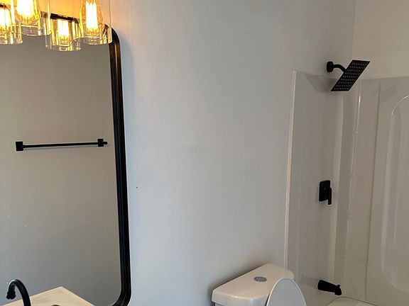 4th image of 2526 Revere Ave