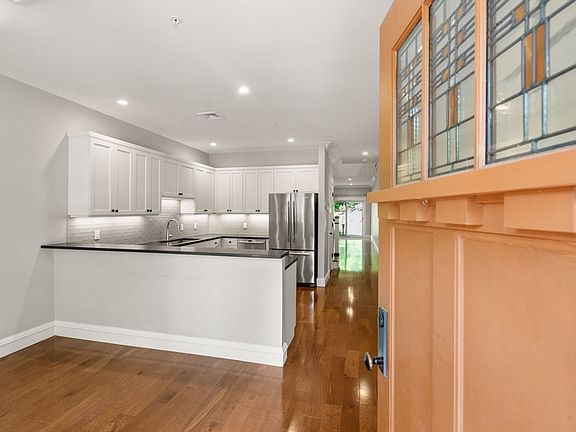 5th image of 2 Abbey Rd Unit 2