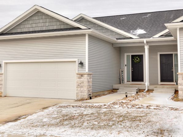 90 Keeneland Ct, Pleasant Hill, IA 50327