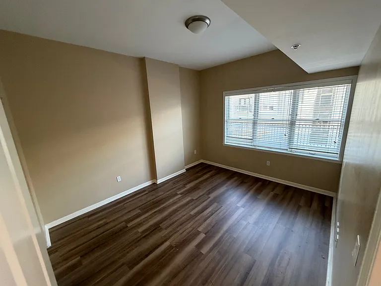 1950 N Logan St #309 — Photo 7