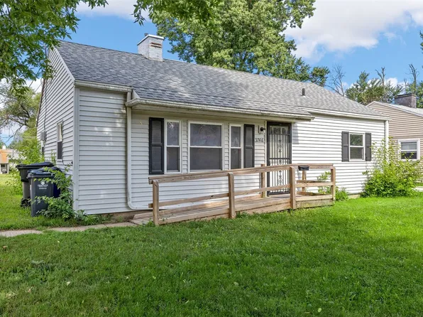 3746 Kencrest Dr NE, Cedar Rapids, IA 52402