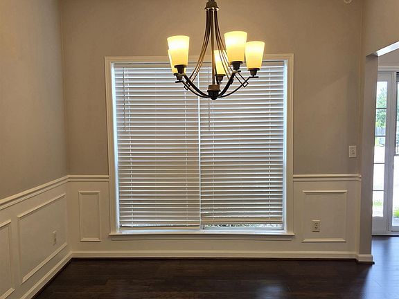 4th image of 305 Stonecreek Cir