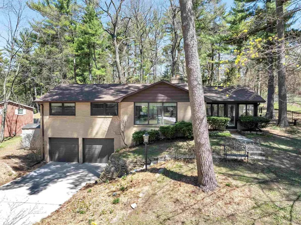 748 Laverne Dr, Green Bay, WI 54311