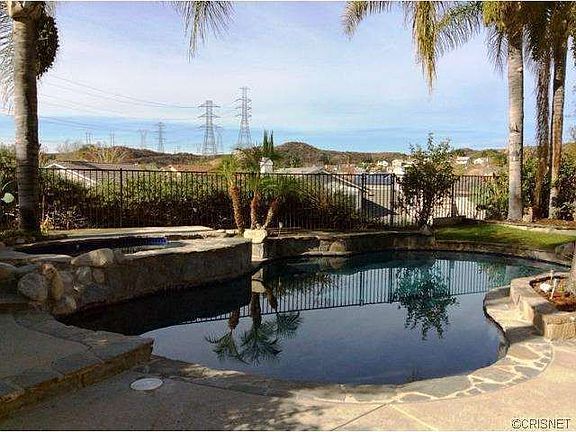 4th image of 28635 Tamarack Ln