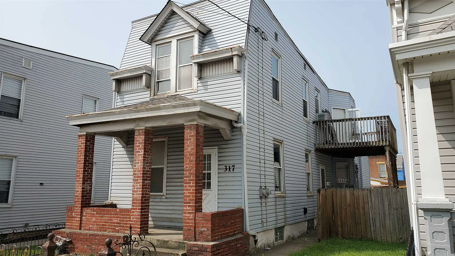 317 W 11th St photo 1