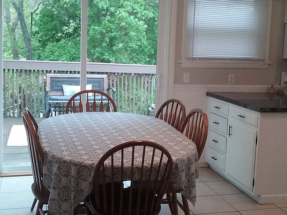 5th image of 56 Burr Ave