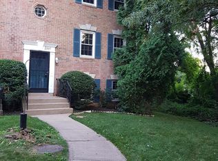 2337 McGregor Ct, Vienna, VA 22182