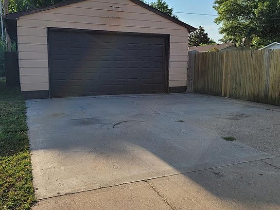 2nd image of 1411 N Kruse Ave