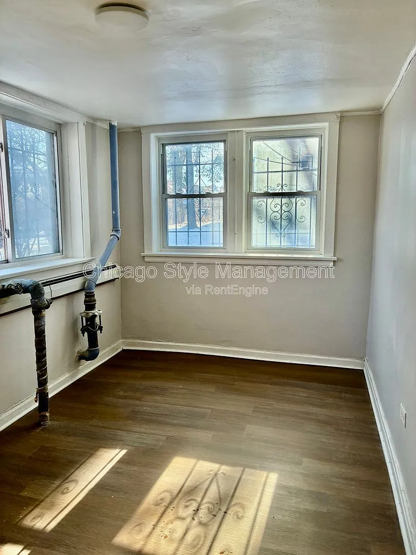 2 bed, 1.0 bath, $1,195 — Photo 2