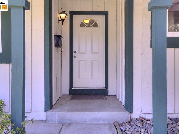 3rd image of 2806 Zinnia Ct