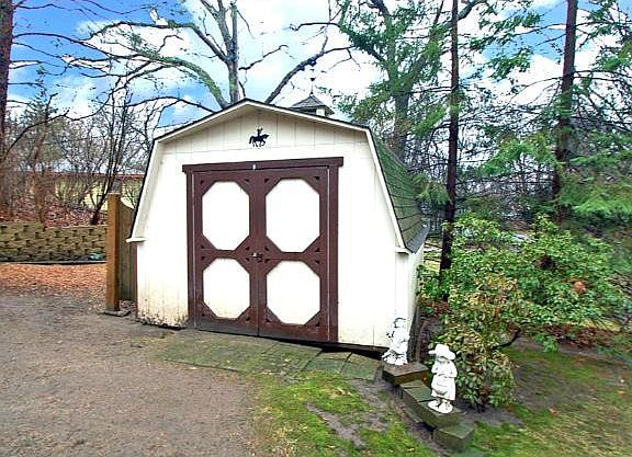 4th image of 326 Savage Ln
