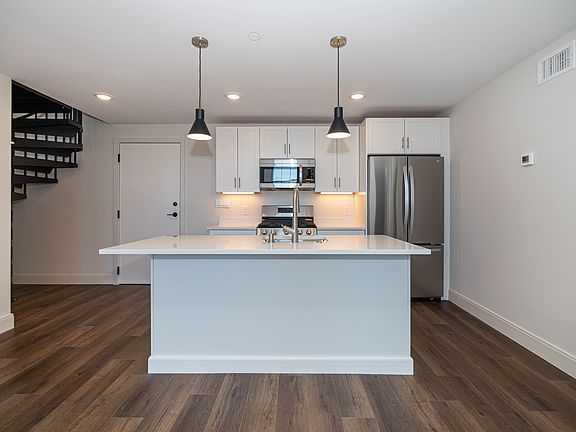 2nd image of 20 Harbor St #2B-1Ba-926Sqft