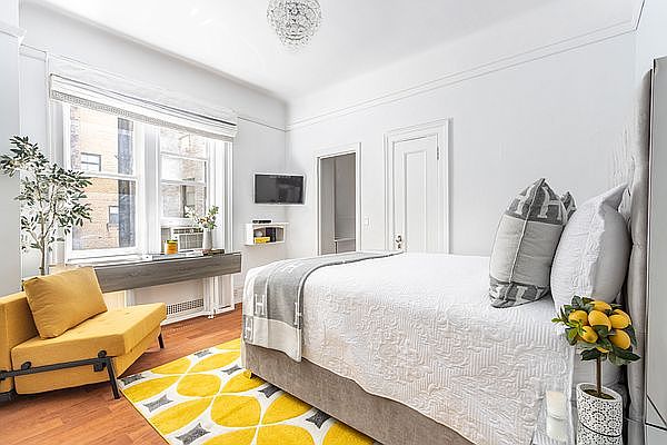1st image of 26 E 63rd St APT 7E